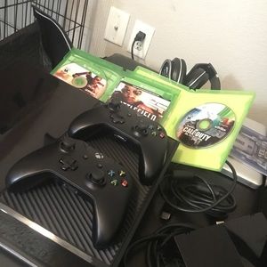 Black Xbox1 w/ 2 black Xbox1. Plus 2 games